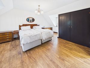 MASTER BEDROOM- click for photo gallery